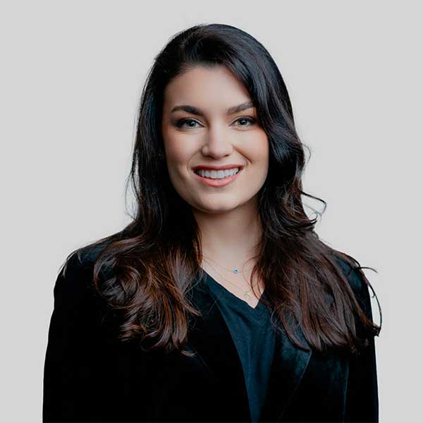 Cara Lemire Headshot